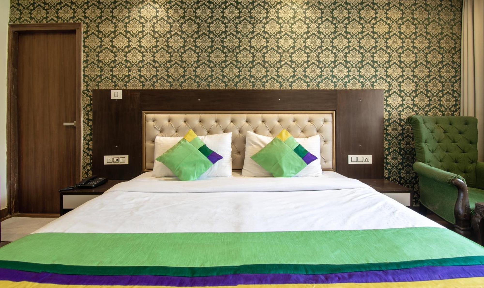 Hotel Ambika Residency, Near Hidimba Devi Temple Manāli Exterior foto