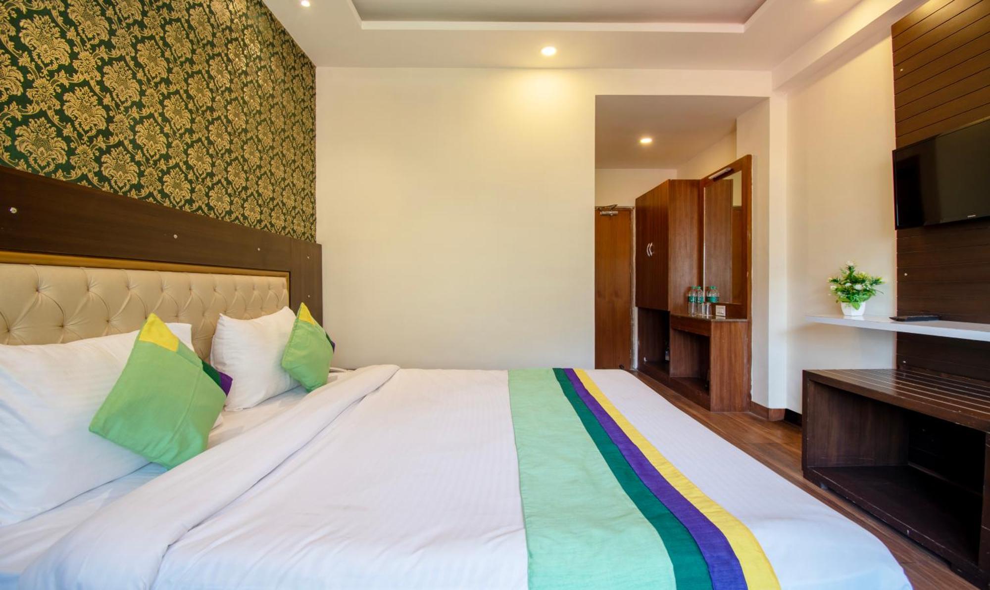 Hotel Ambika Residency, Near Hidimba Devi Temple Manāli Exterior foto