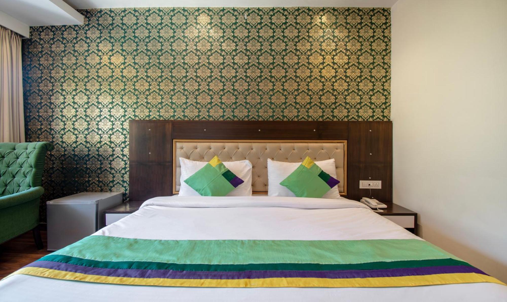 Hotel Ambika Residency, Near Hidimba Devi Temple Manāli Exterior foto