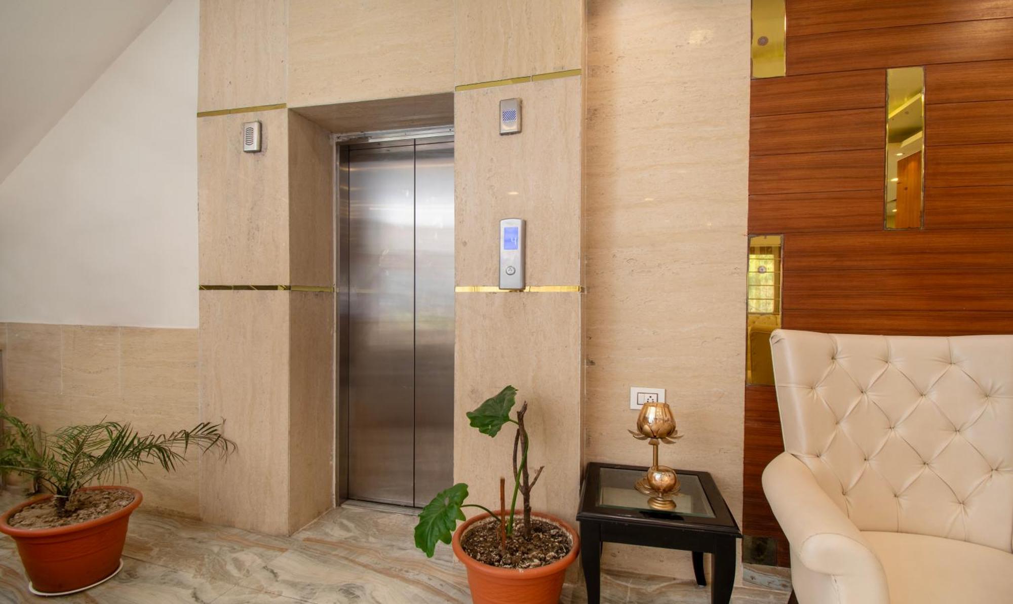Hotel Ambika Residency, Near Hidimba Devi Temple Manāli Exterior foto