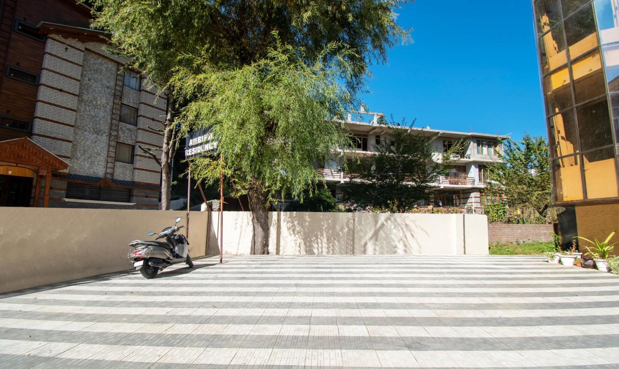 Hotel Ambika Residency, Near Hidimba Devi Temple Manāli Exterior foto