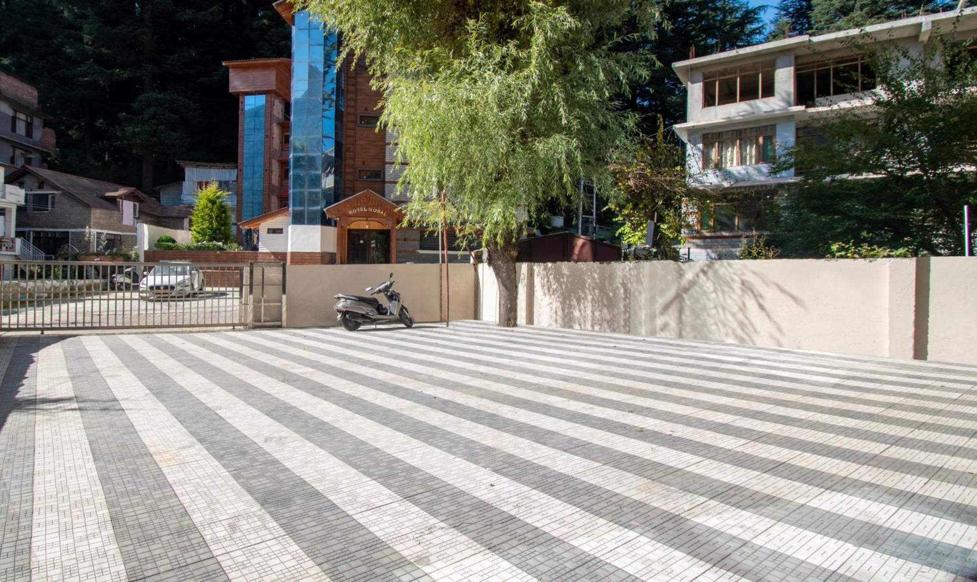 Hotel Ambika Residency, Near Hidimba Devi Temple Manāli Exterior foto